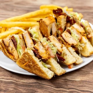 Grilled Chicken Club Sandwich (*)