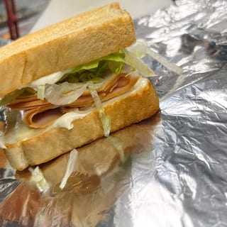Turkey & Cheese Sandwich (*)